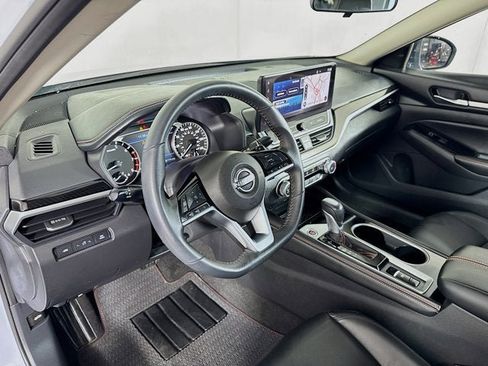 Used 2024 Nissan Altima 2.5 SR w/ SR Premium Package image 9