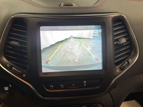 Used 2021 Jeep Cherokee Trailhawk w/ Technology Group AWD/4WD image 22