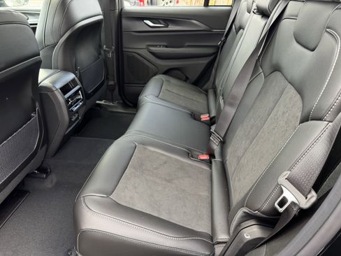 New 2025 Jeep Grand Cherokee Altitude AWD/4WD image 8