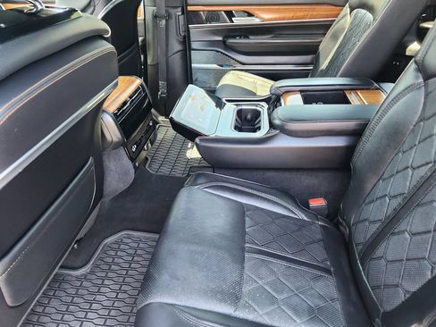 Used 2024 Jeep Grand Wagoneer L Series III AWD/4WD image 30