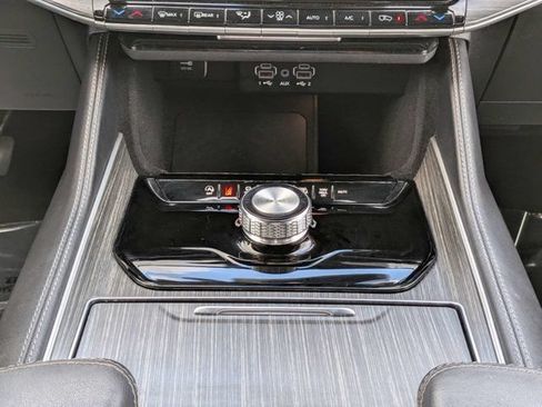 Certified 2024 Jeep Wagoneer Series II w/ Flexible Seating Group RWD image 19