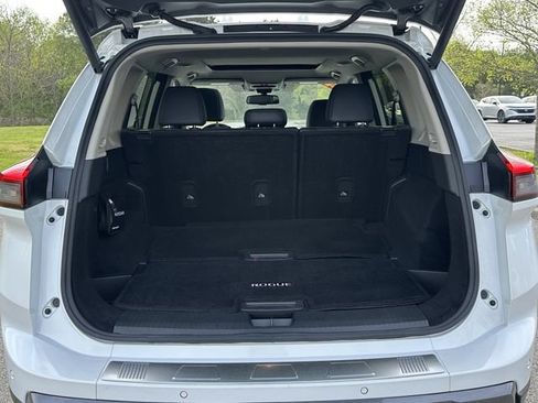 Certified 2025 Nissan Rogue SL w/ Tech Package FWD image 20