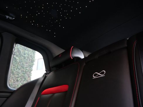 Used 2020 Rolls-Royce Cullinan Black Badge image 19