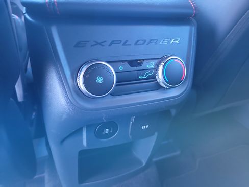 Used 2025 Ford Explorer ST-Line w/ ST-Line Street Pack AWD/4WD image 14
