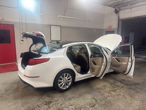 Used 2015 Kia Optima EX w/ EX Premium Package image 12