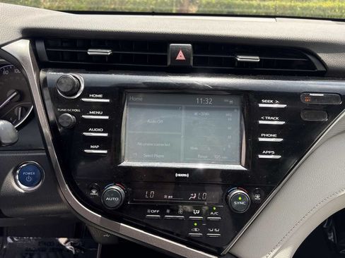 Used 2020 Toyota Camry SE w/ Carpet Mat Package FWD image 25