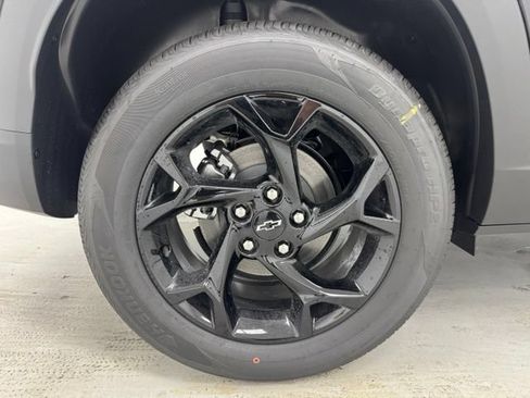 New 2026 Chevrolet Trax LT w/ Driver Confidence Package FWD image 32