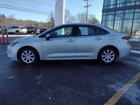 Used 2025 Toyota Corolla LE image 3