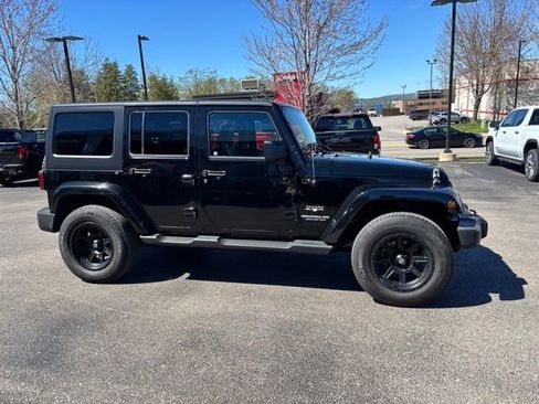 Used 2016 Jeep Wrangler Unlimited Sahara w/ Connectivity Group AWD/4WD image 4
