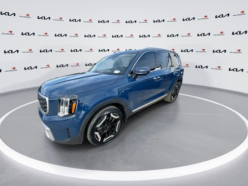 Used 2023 Kia Telluride S image 4