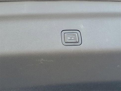 Used 2021 Chevrolet Tahoe Premier w/ Premium Package image 10