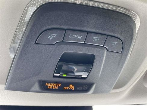 Used 2025 Toyota Corolla LE image 33