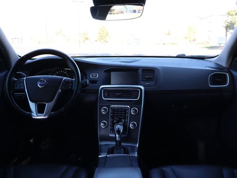 Used 2015 Volvo V60 T5 Platinum image 16
