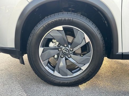 Certified 2025 Nissan Rogue SV image 9