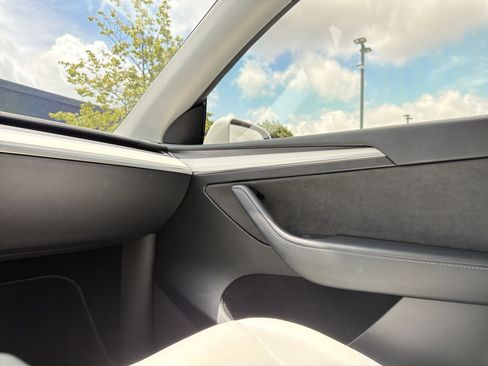 Used 2023 Tesla Model Y AWD image 23