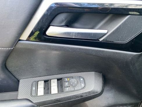 Used 2024 Mitsubishi Outlander SE image 12