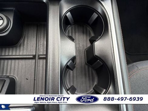 Used 2025 Ford Expedition Active image 28