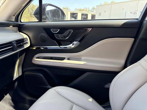 New 2026 Lincoln Corsair Premiere image 22