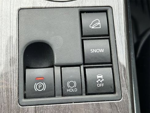 Used 2023 Toyota Highlander Limited image 32