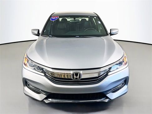 Used 2017 Honda Accord Sport image 2