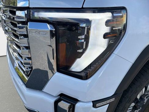 New 2026 GMC Sierra 2500 Denali w/ Denali Reserve Package AWD/4WD image 9