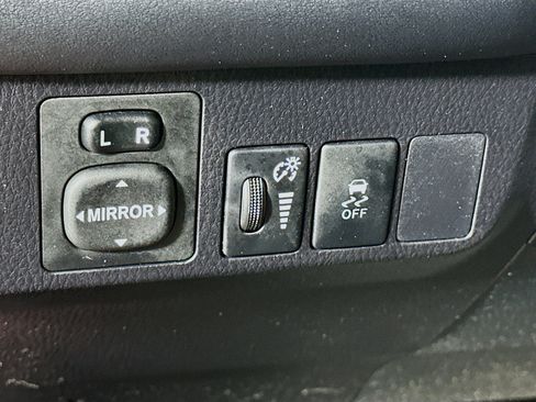Used 2015 Toyota RAV4 XLE FWD image 17