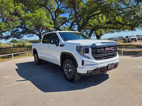 Used 2024 GMC Sierra 1500 AT4 w/ AT4 Premium Package AWD/4WD image 3