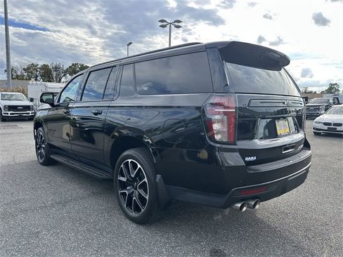 Used 2023 Chevrolet Suburban RST w/ Sport Performance Package image 7