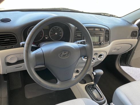 Used 2010 Hyundai Accent GLS FWD image 25