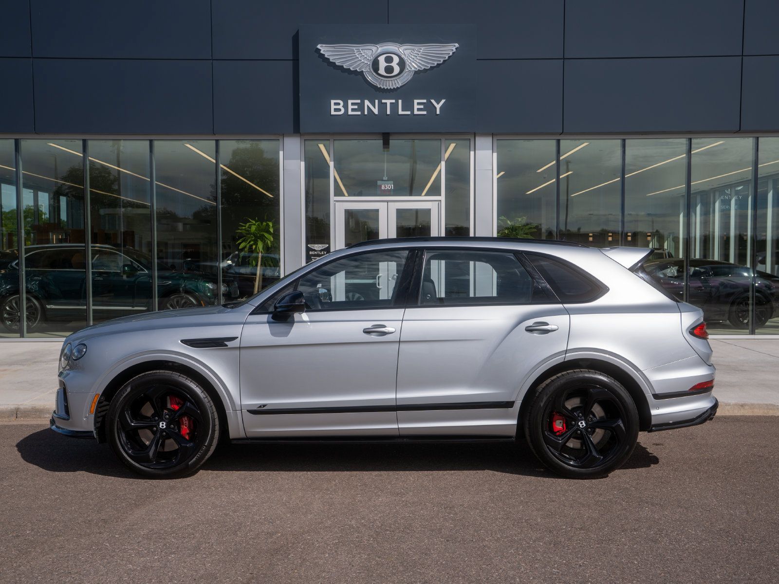 Used 2023 Bentley Bentayga AWD/4WD image 5