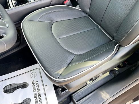 New 2026 Chrysler Pacifica Limited FWD image 16