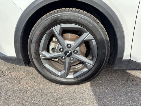Used 2025 Kia K4 FWD image 29