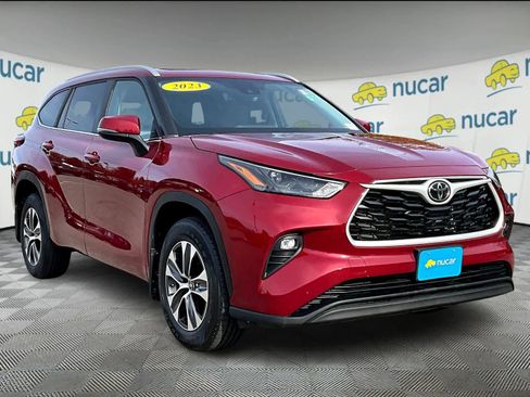 Used 2023 Toyota Highlander XLE image 1
