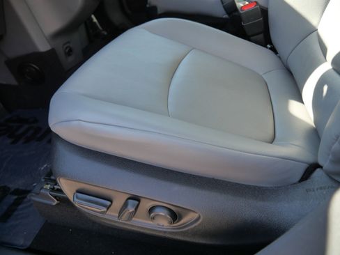 Used 2024 Toyota Sienna XLE w/ XLE Plus Package FWD image 21