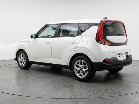 Used 2025 Kia Soul LX w/ LX Technology Package FWD image 6