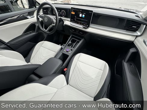 Used 2025 Volkswagen Tiguan SE AWD/4WD image 36