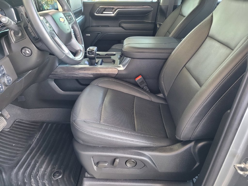 Used 2024 Chevrolet Silverado 1500 LTZ AWD/4WD image 12