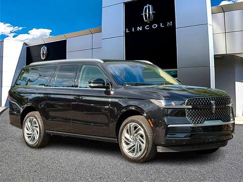 Used 2025 Lincoln Navigator L Reserve AWD/4WD image 1