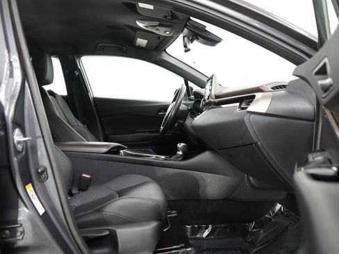 Used 2019 Toyota C-HR Limited FWD image 11