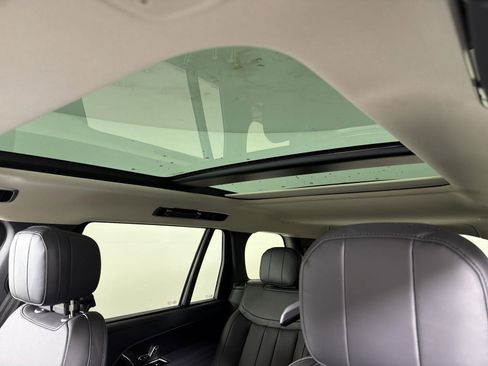 New 2025 Land Rover Range Rover Long Wheelbase SE image 9