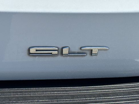 Used 2023 GMC Yukon XL SLT AWD/4WD image 37