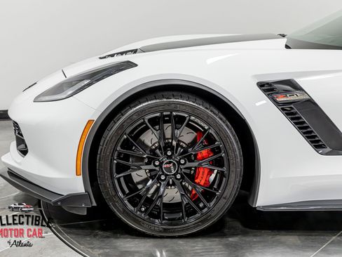 Used 2015 Chevrolet Corvette Z06 w/ 3LZ Preferred Equipment Group RWD image 39