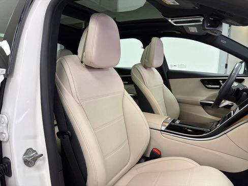 Used 2022 Mercedes-Benz C 300 4MATIC Sedan w/ Pinnacle Trim Package image 12