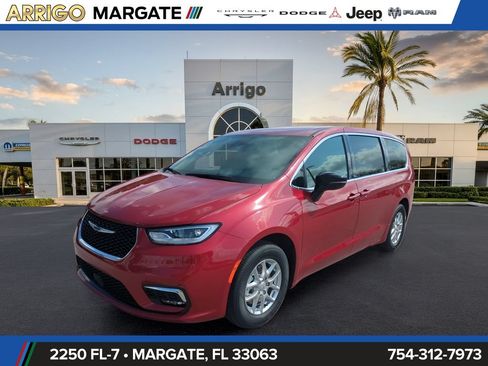 New 2026 Chrysler Pacifica Select FWD image 9
