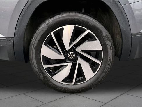 Used 2025 Volkswagen Atlas SE FWD image 11