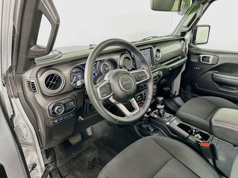 Used 2023 Jeep Wrangler Unlimited Rubicon 4xe w/ Cold Weather Group AWD/4WD image 21
