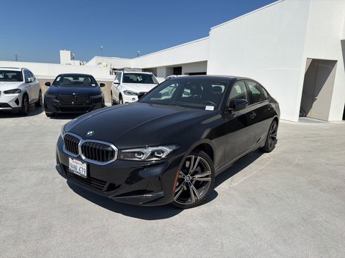 Used 2023 BMW 330i Sedan w/ Premium Package image 3