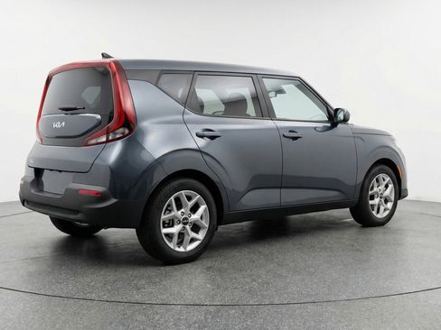 Used 2025 Kia Soul LX w/ LX Technology Package FWD image 9