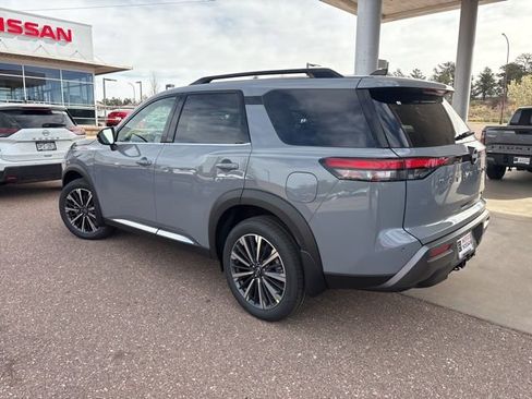 New 2026 Nissan Pathfinder Platinum w/ Accent Package AWD/4WD image 4