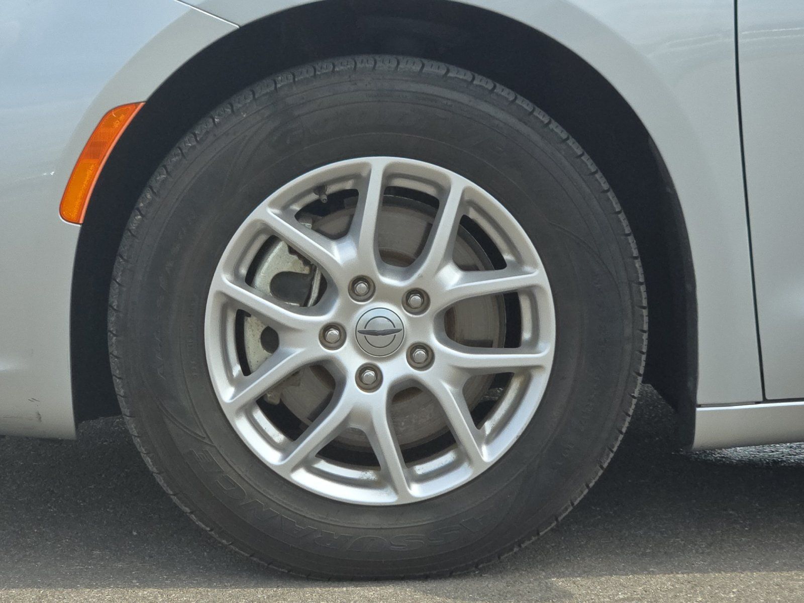 Used 2024 Chrysler Pacifica Touring-L FWD image 24